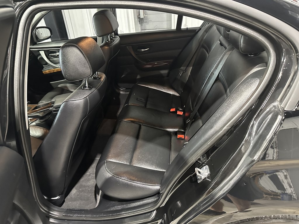 2011 BMW 3 Series Image 11
