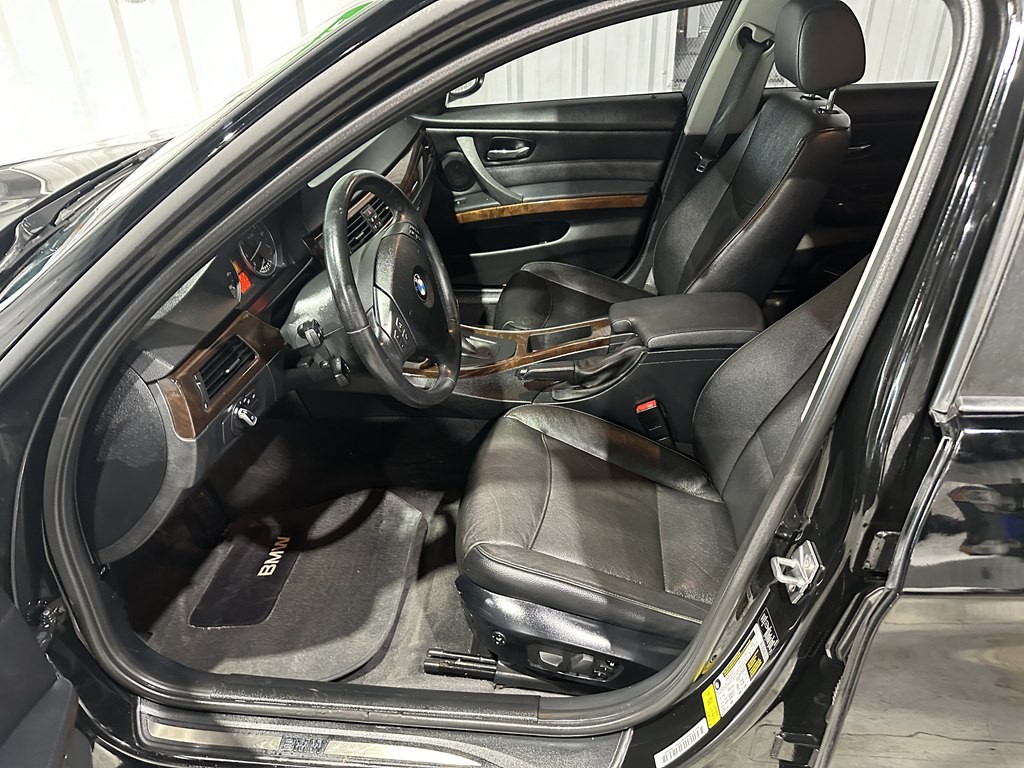 2011 BMW 3 Series Image 12