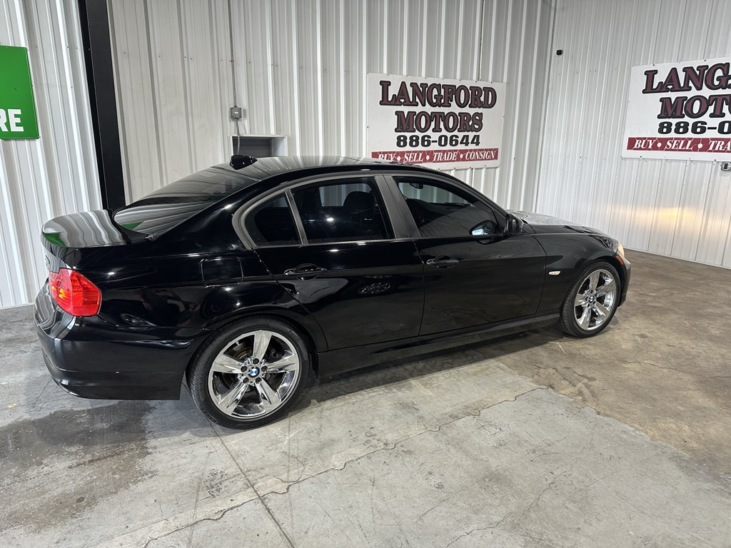 2011 BMW 3 Series Image 19