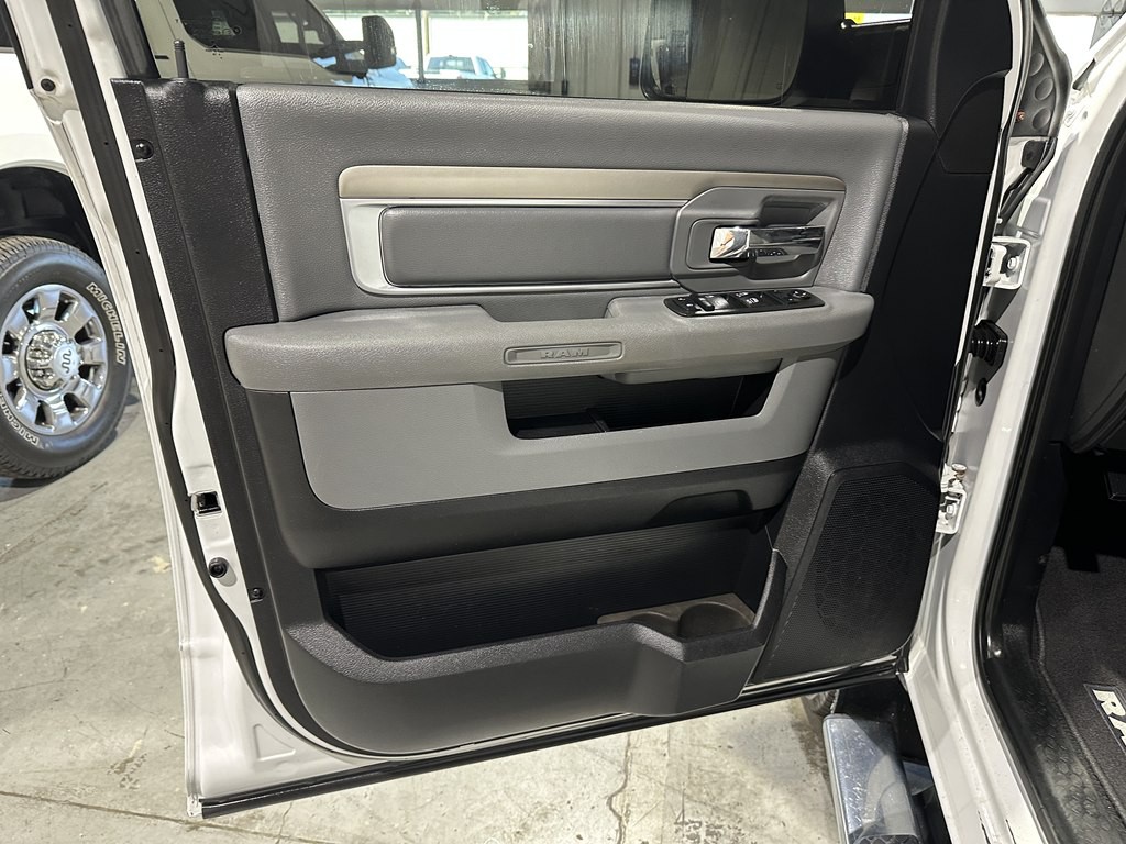 2014 RAM 3500 Image 14