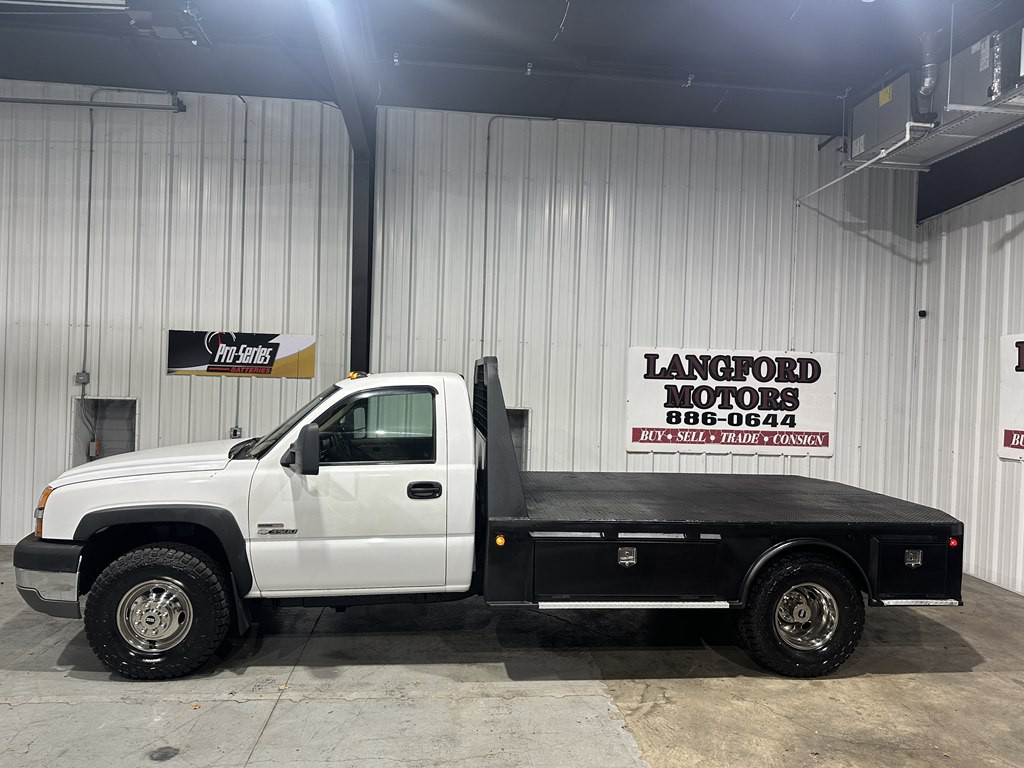 2004 Chevrolet Silverado 1500 Image 2