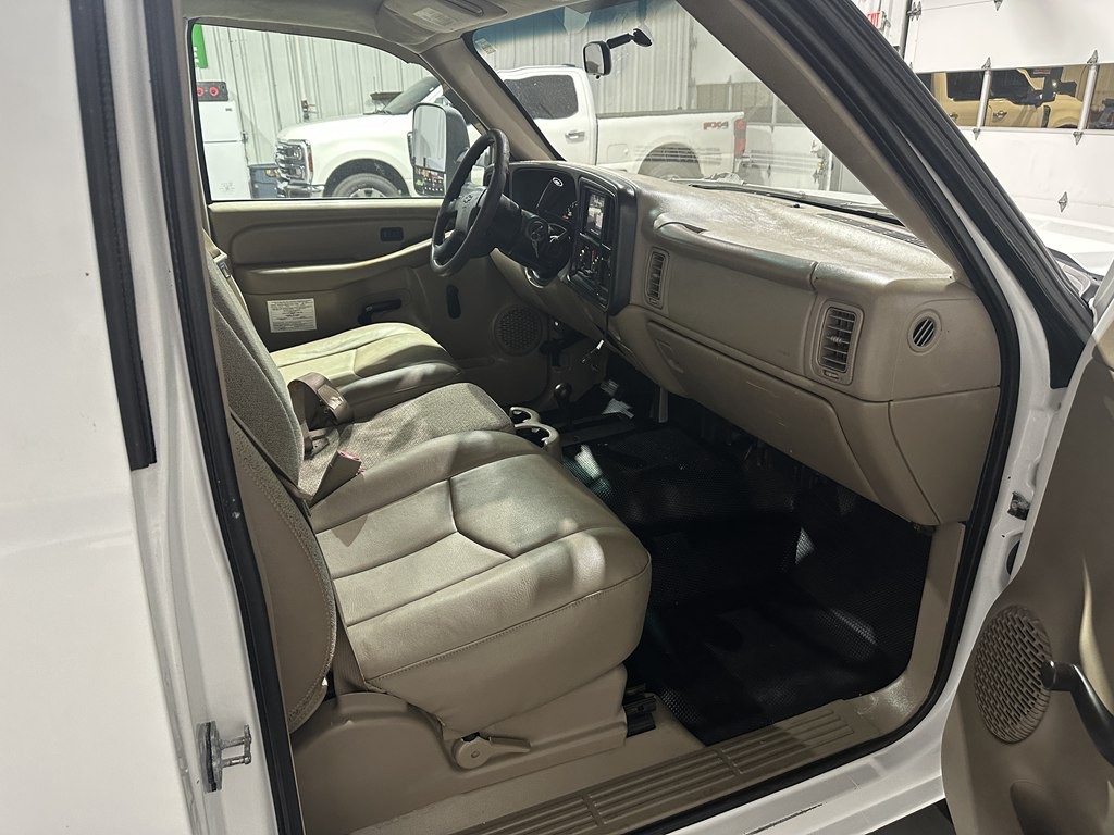 2004 Chevrolet Silverado 1500 Image 9