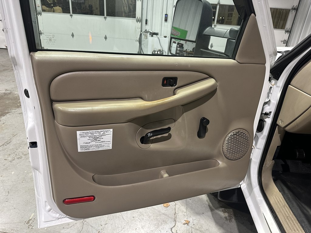 2004 Chevrolet Silverado 1500 Image 11