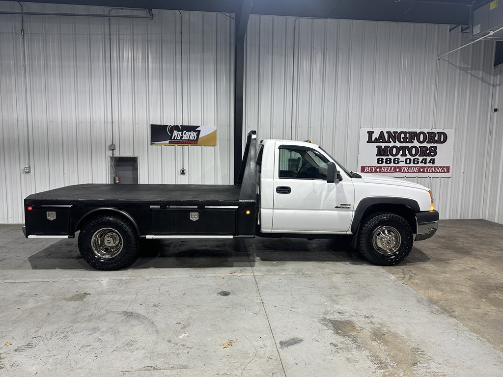 2004 Chevrolet Silverado 1500 Image 18