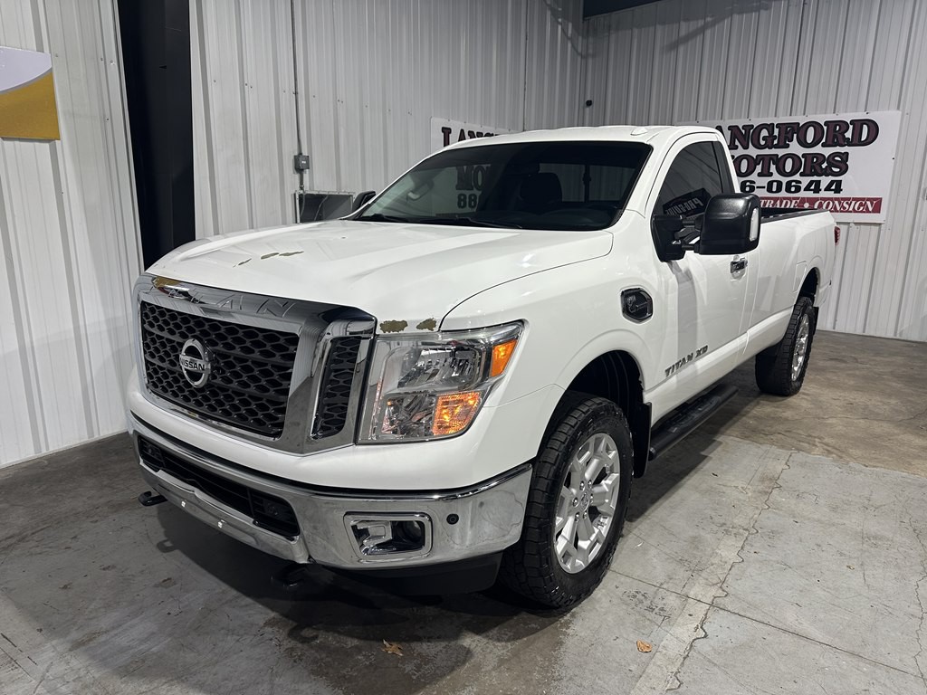 2017 Nissan Titan Image 2