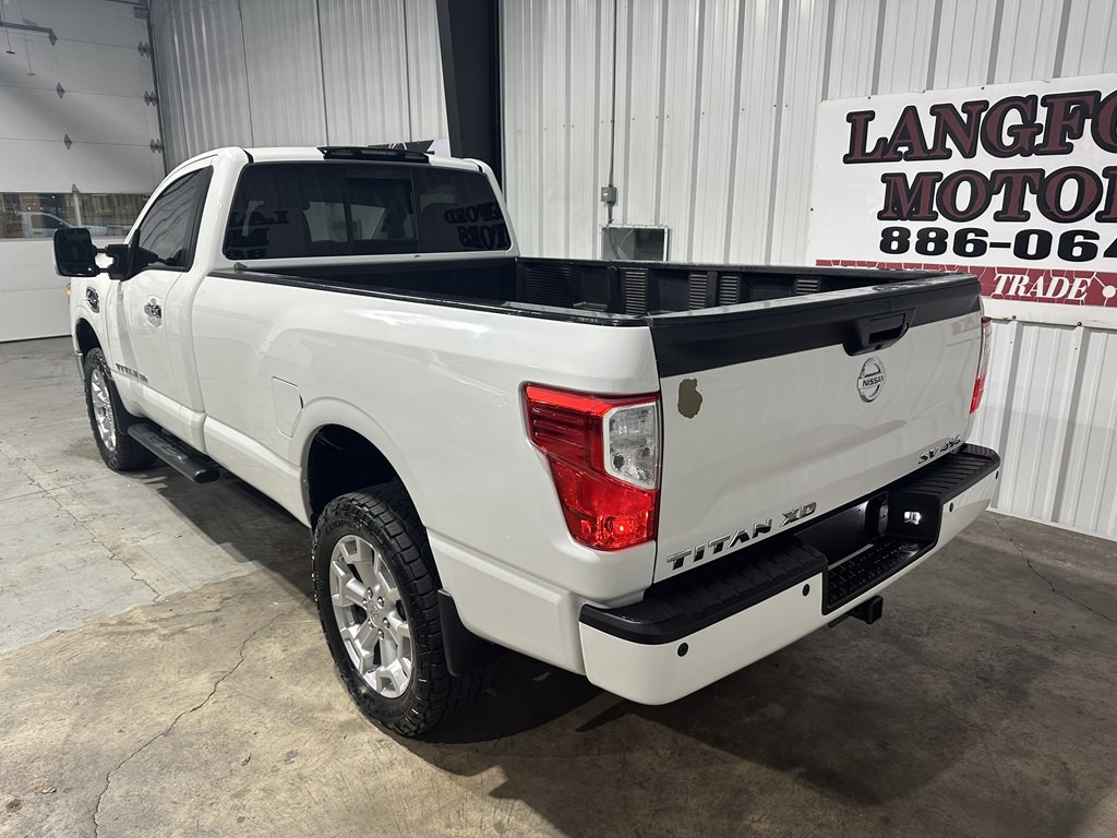 2017 Nissan Titan Image 5