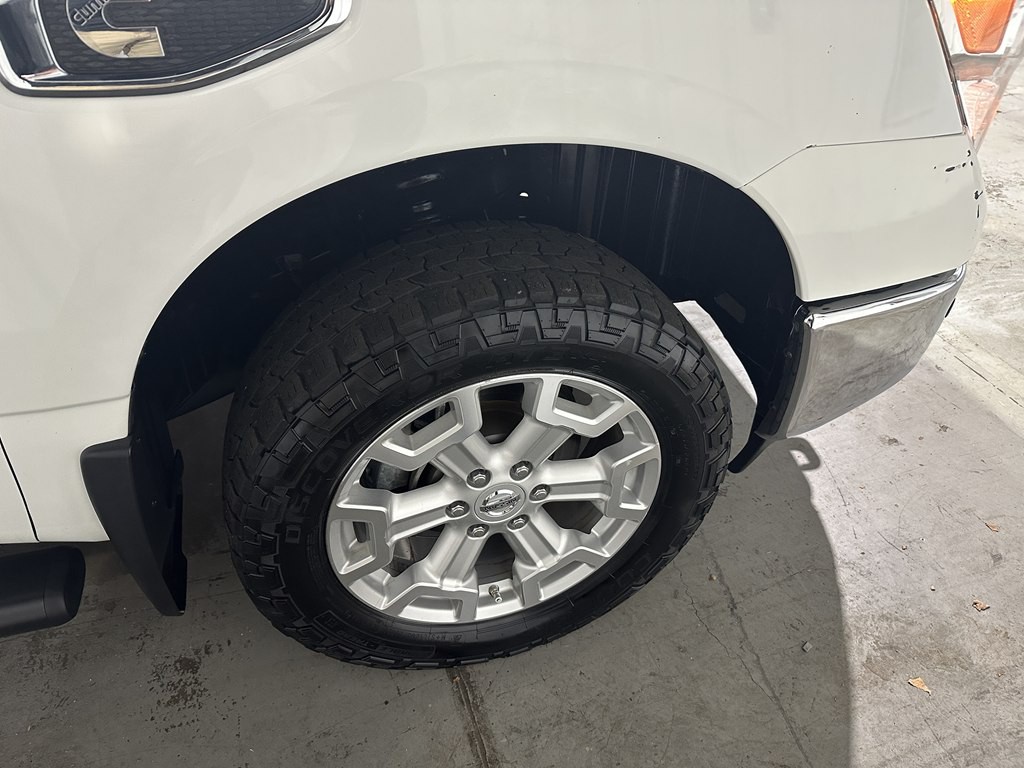 2017 Nissan Titan Image 7