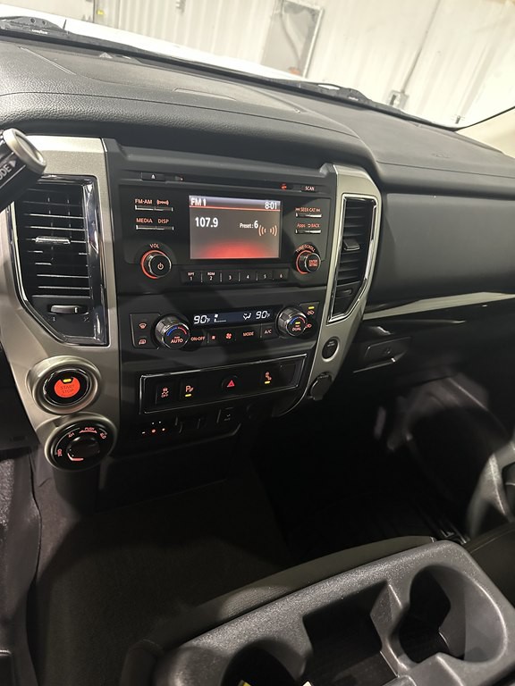 2017 Nissan Titan Image 14