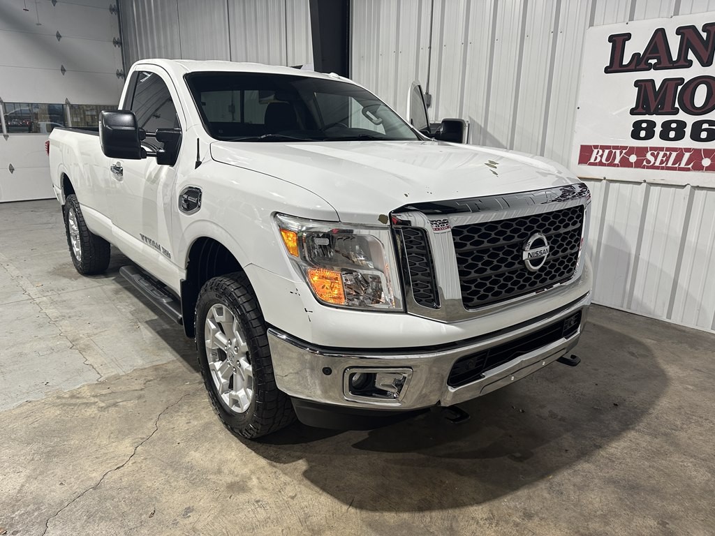 2017 Nissan Titan Image 19