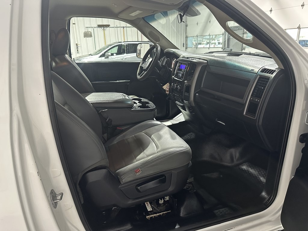 2017 RAM 3500 Image 9