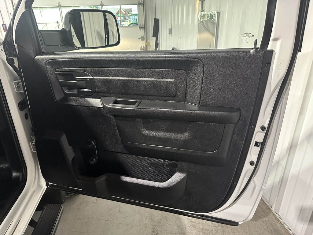 2017 RAM 3500 Image 10