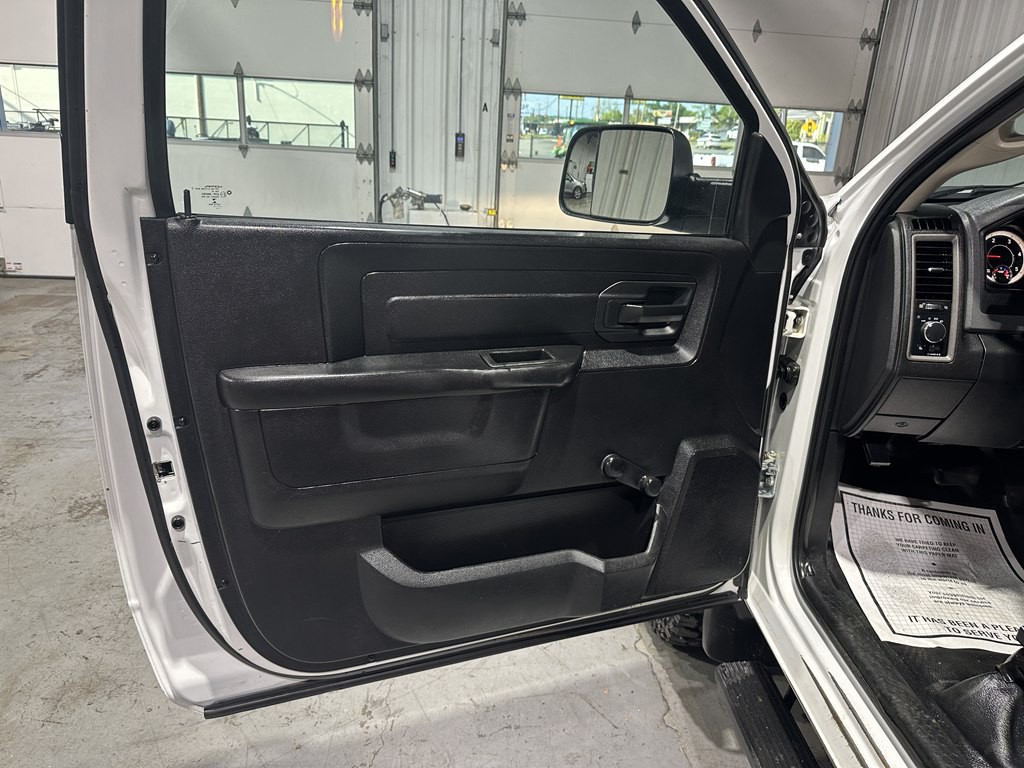 2017 RAM 3500 Image 12
