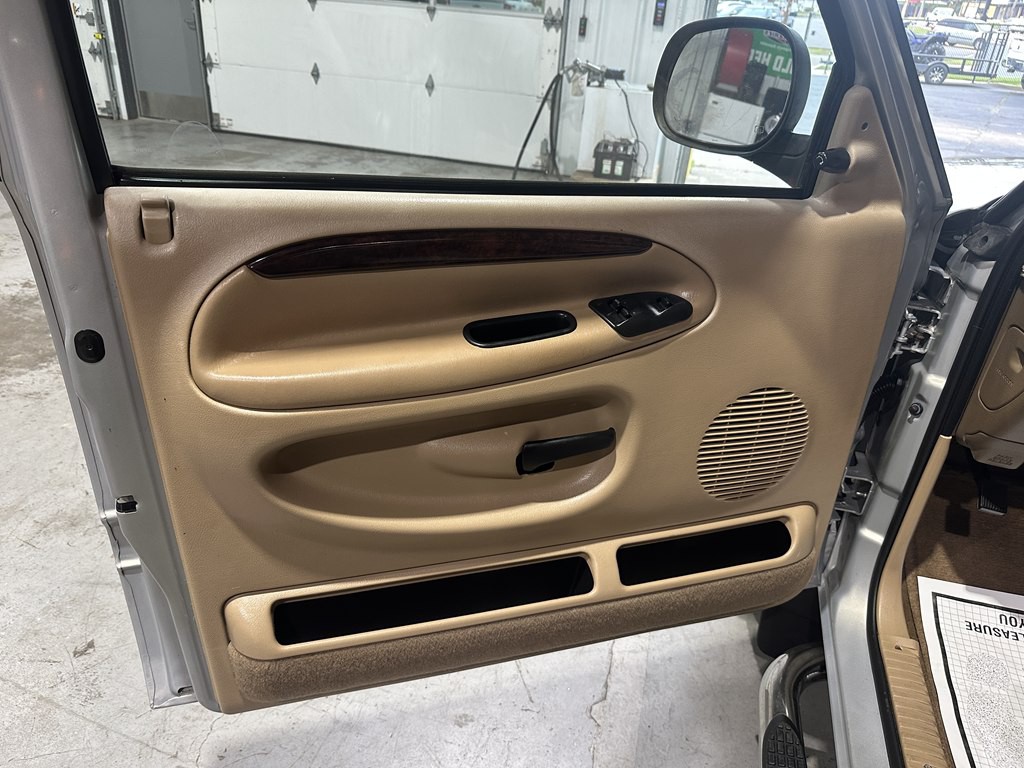 2000 Dodge Ram 3500 Image 12