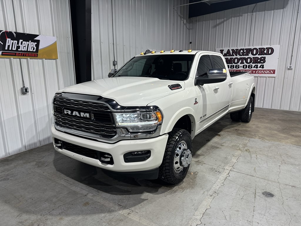 2022 RAM 3500 Image 2