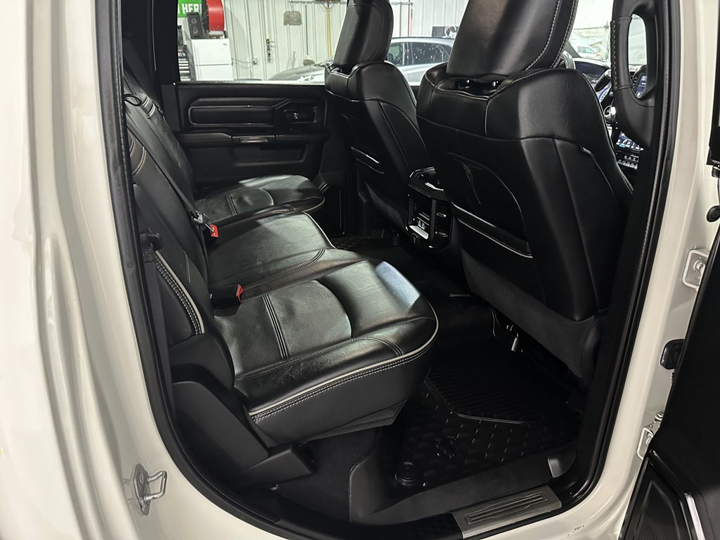 2022 RAM 3500 Image 9