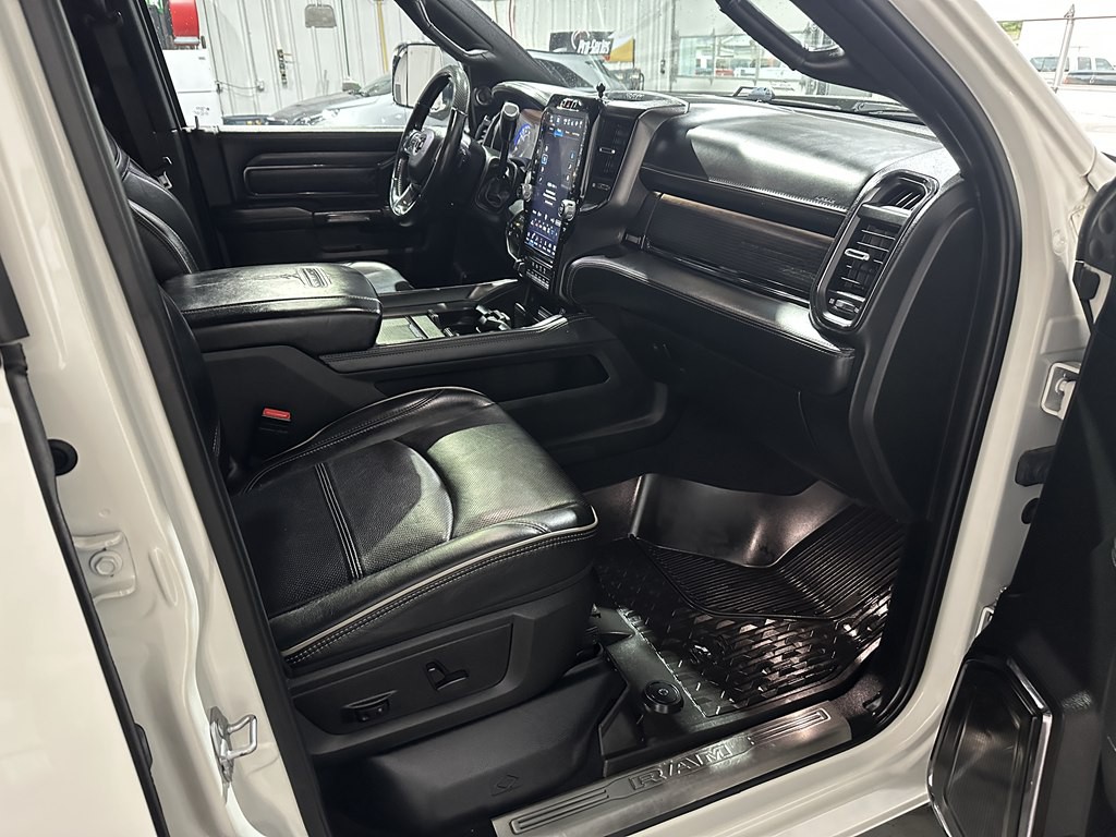 2022 RAM 3500 Image 10