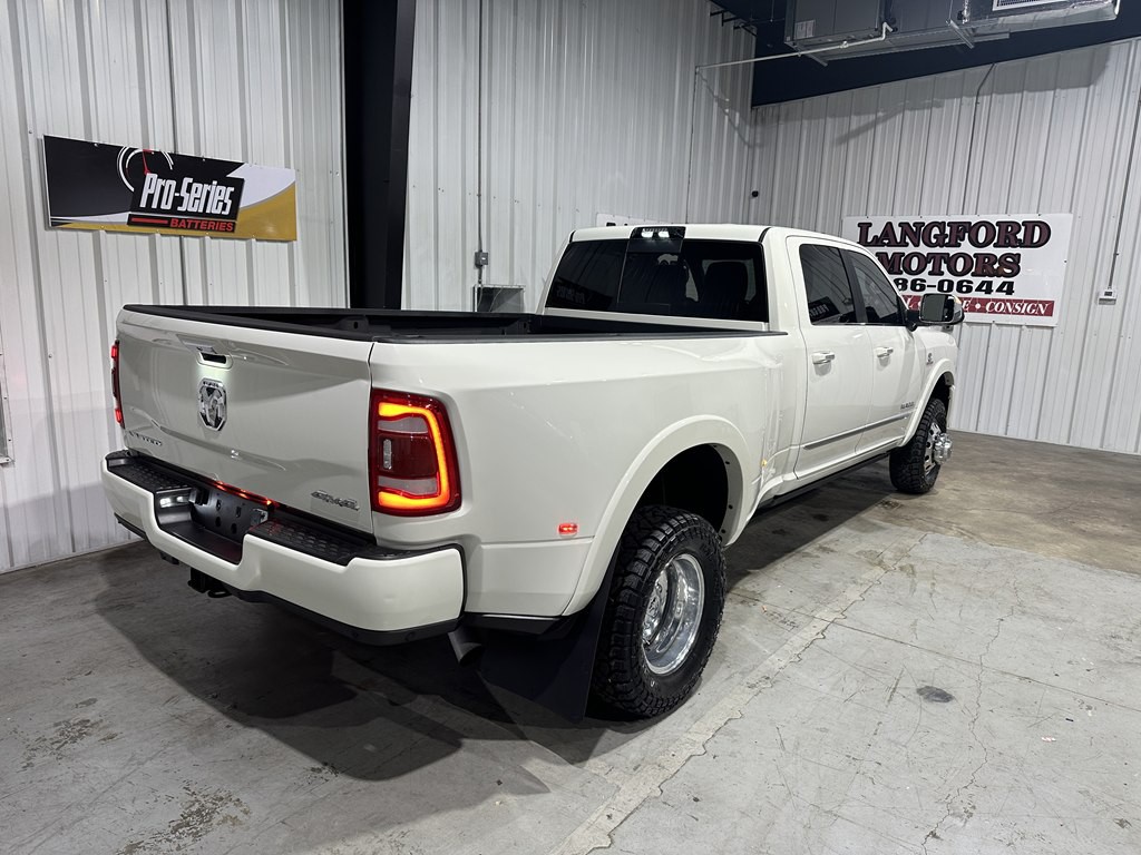 2022 RAM 3500 Image 20