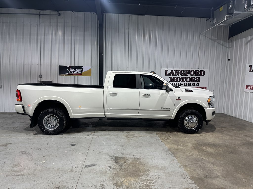 2022 RAM 3500 Image 21