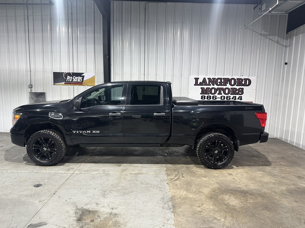 2017 Nissan Titan Image 2