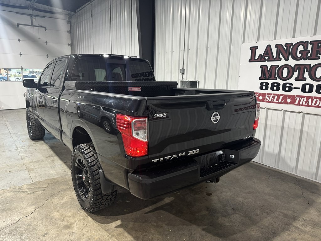 2017 Nissan Titan Image 5