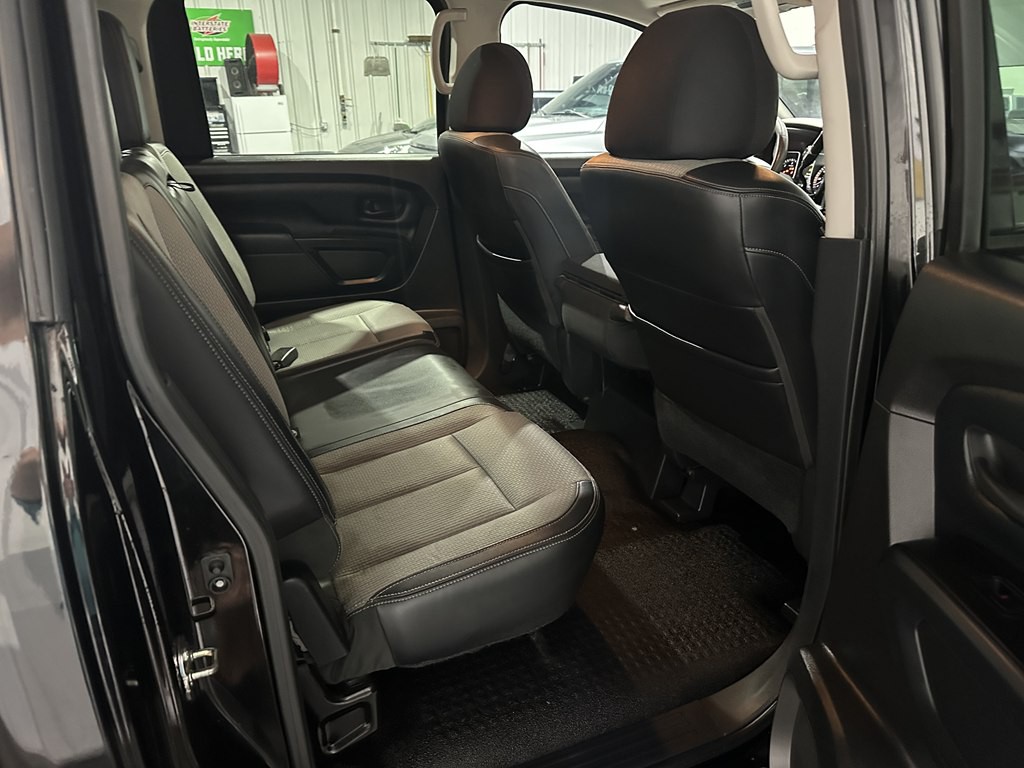 2017 Nissan Titan Image 8