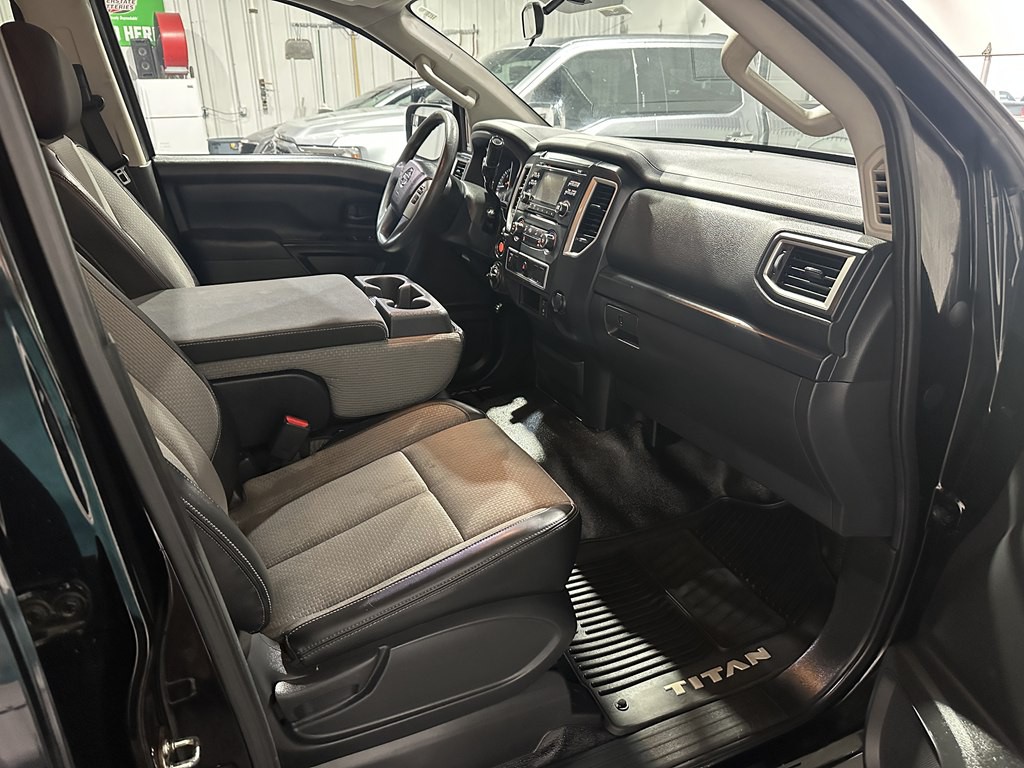 2017 Nissan Titan Image 9