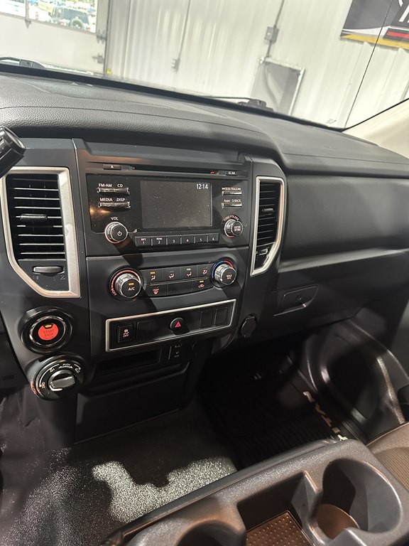 2017 Nissan Titan Image 16