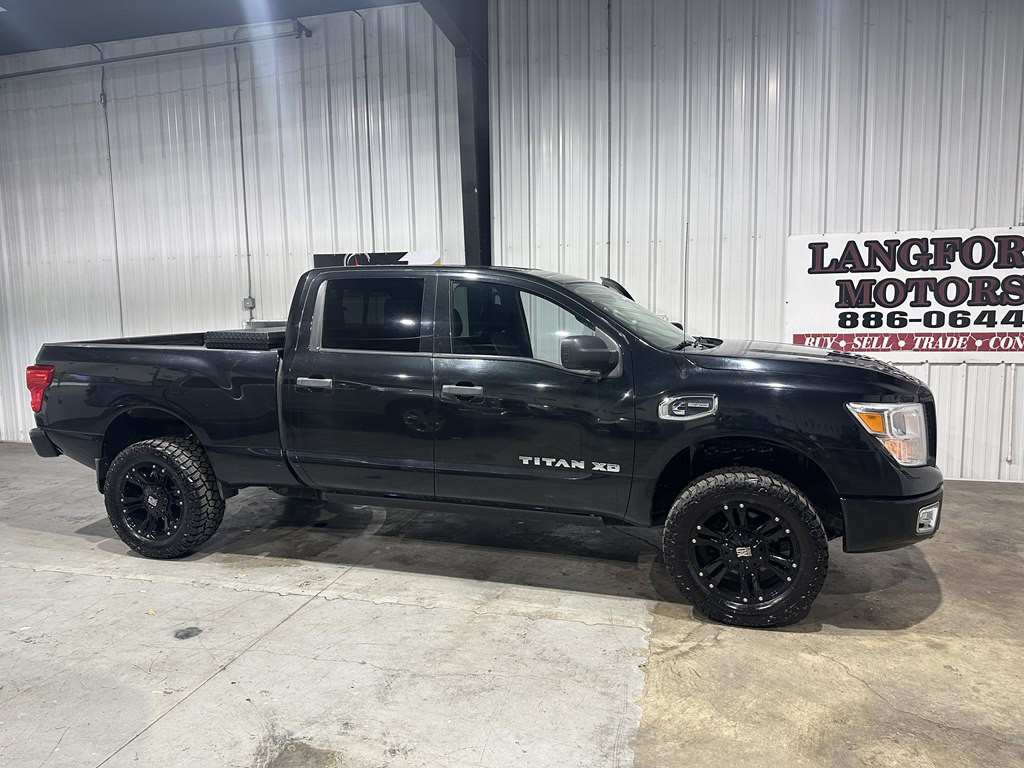 2017 Nissan Titan Image 20