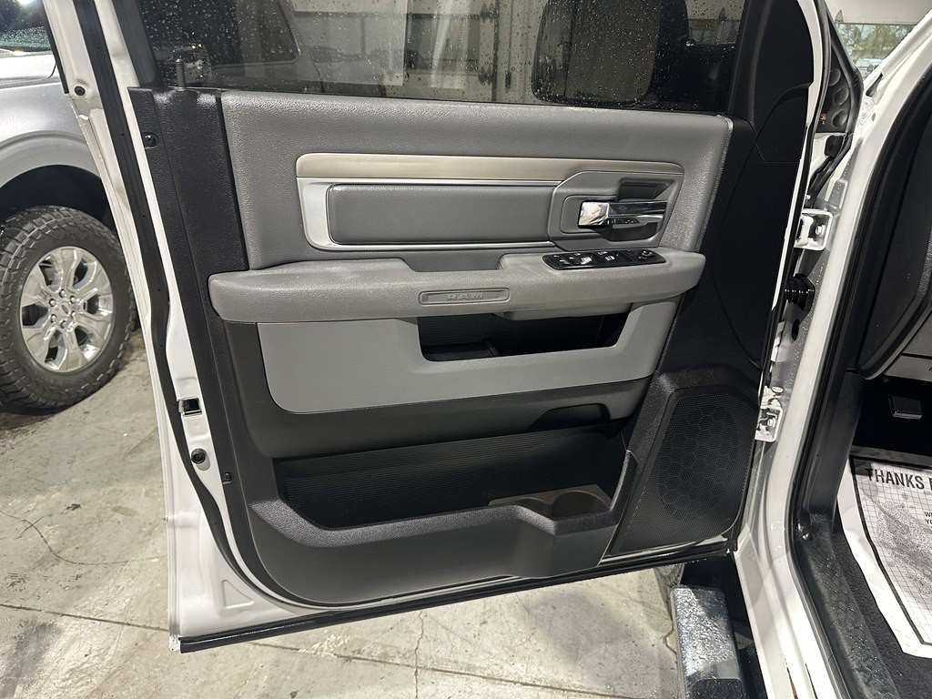 2014 RAM 3500 Image 13