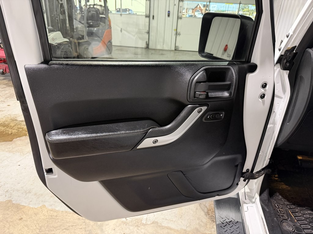 2015 Jeep Wrangler Image 13