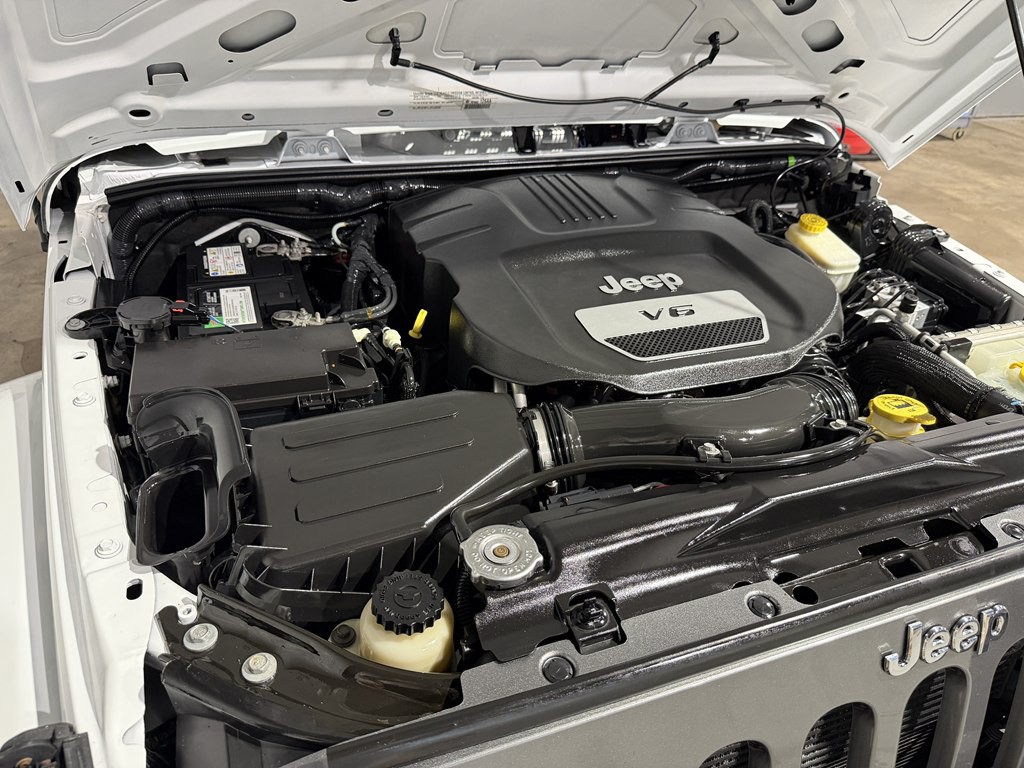2015 Jeep Wrangler Image 17