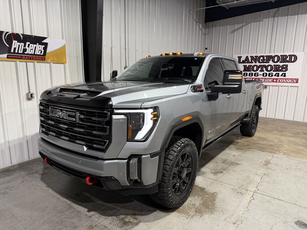 2024 GMC Sierra Image 2