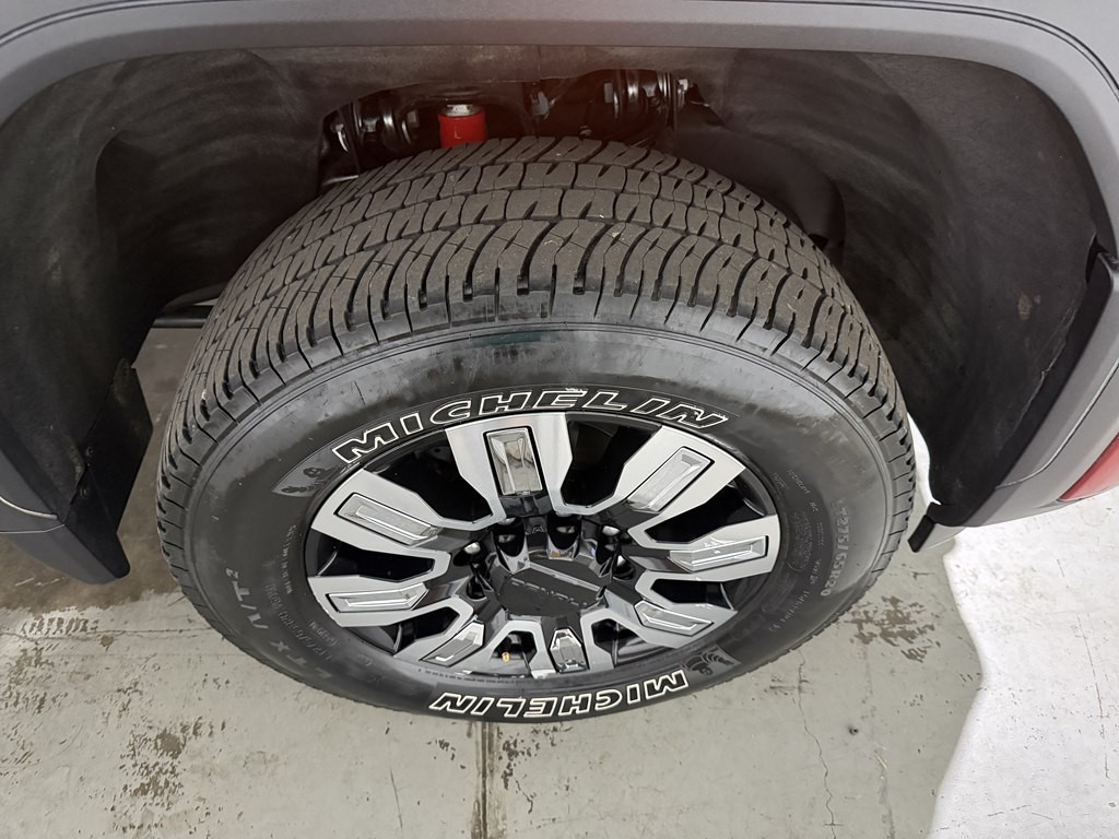 2024 GMC Sierra Image 8