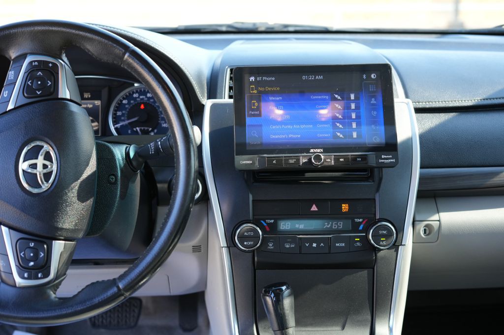 2015 Toyota Camry Image 9