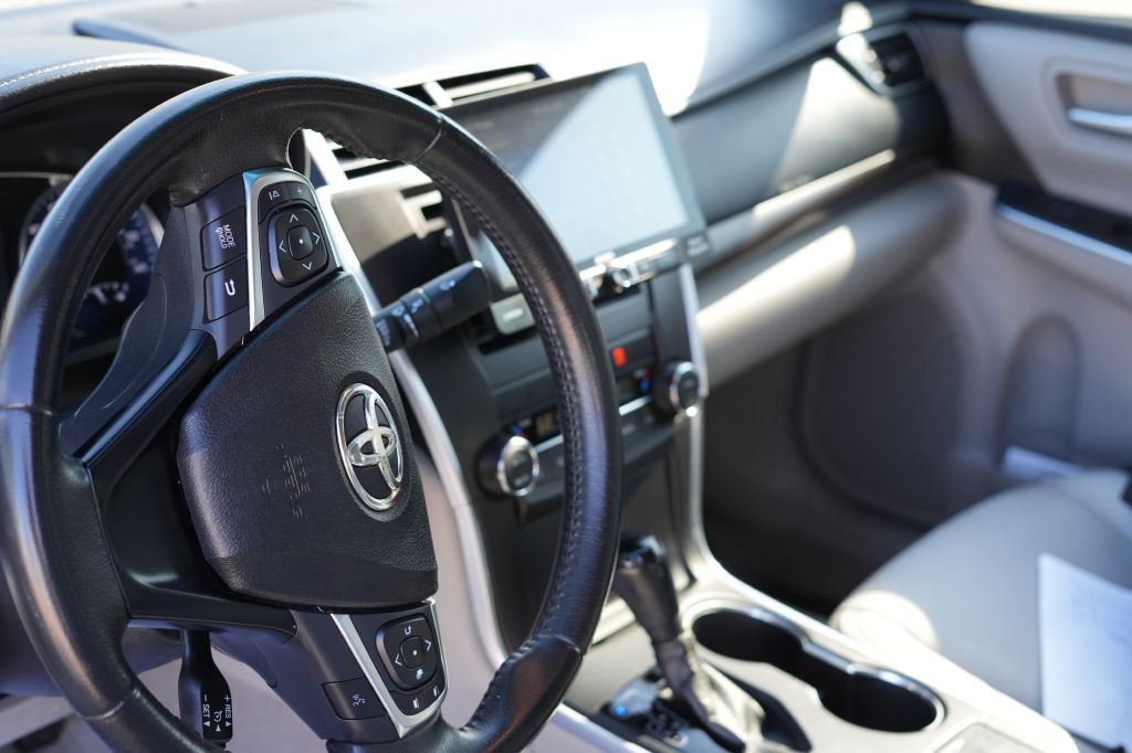 2015 Toyota Camry Image 10