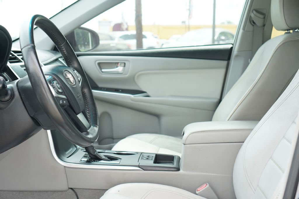 2015 Toyota Camry Image 11
