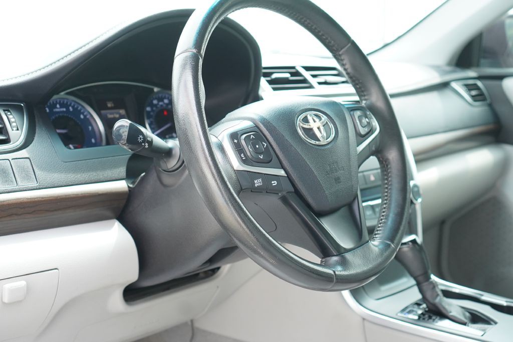 2015 Toyota Camry Image 12