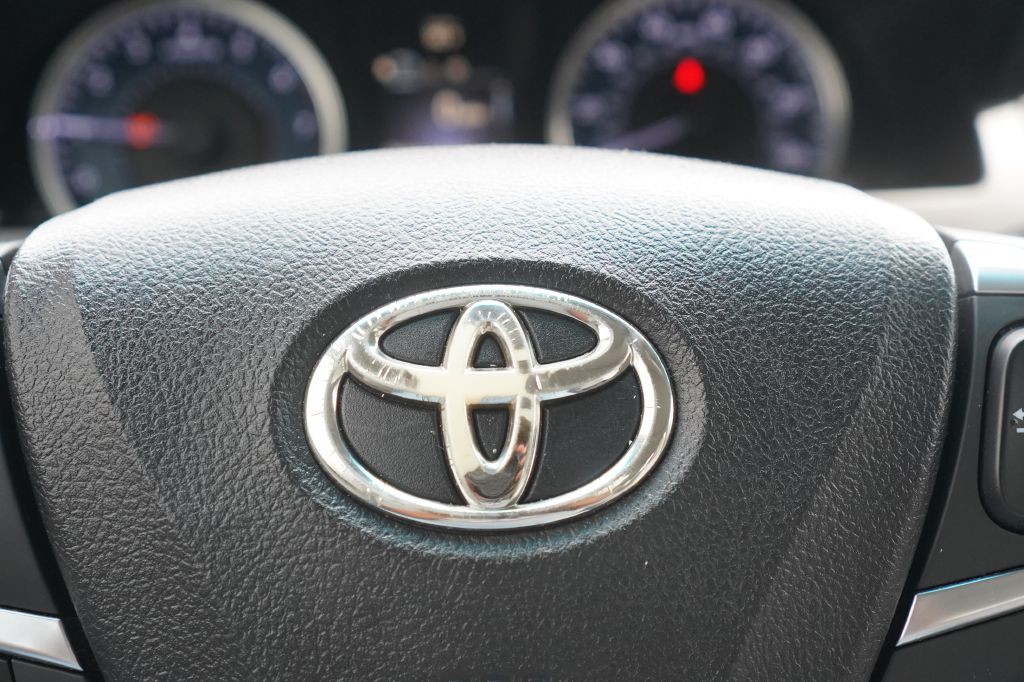 2015 Toyota Camry Image 13