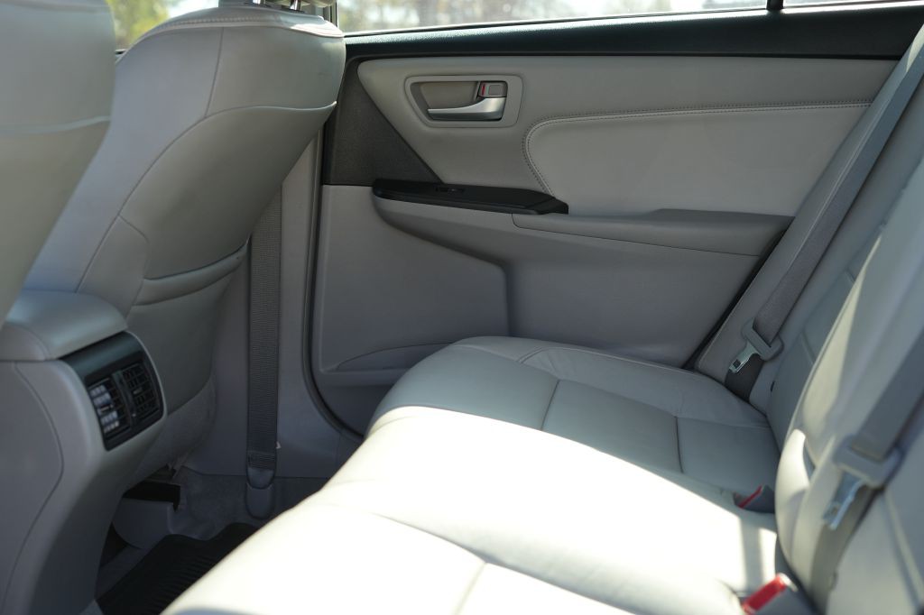2015 Toyota Camry Image 14