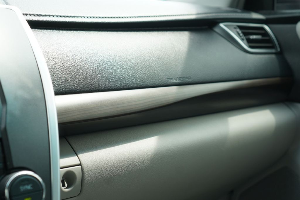 2015 Toyota Camry Image 17