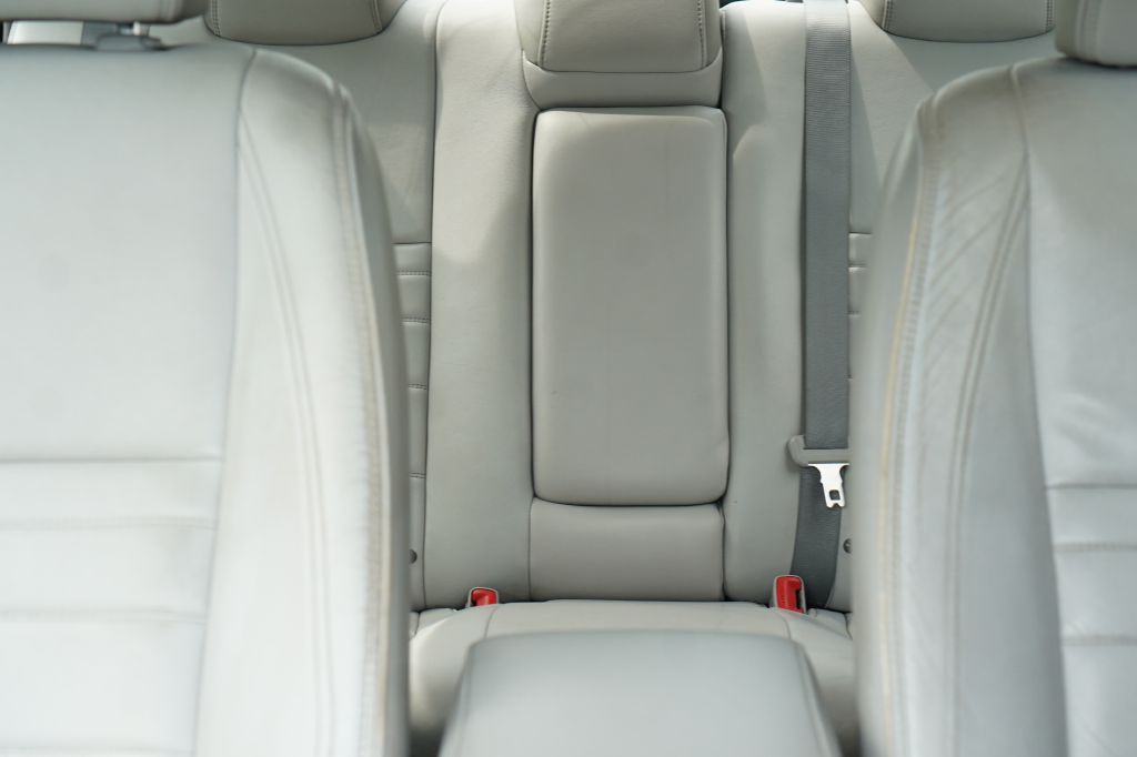 2015 Toyota Camry Image 18
