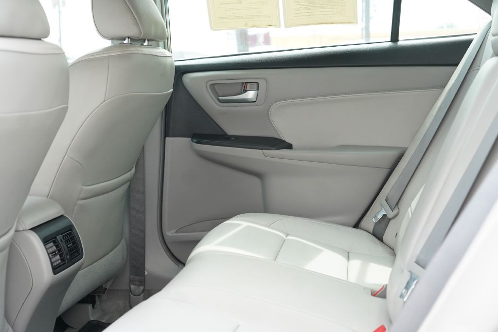 2015 Toyota Camry Image 20