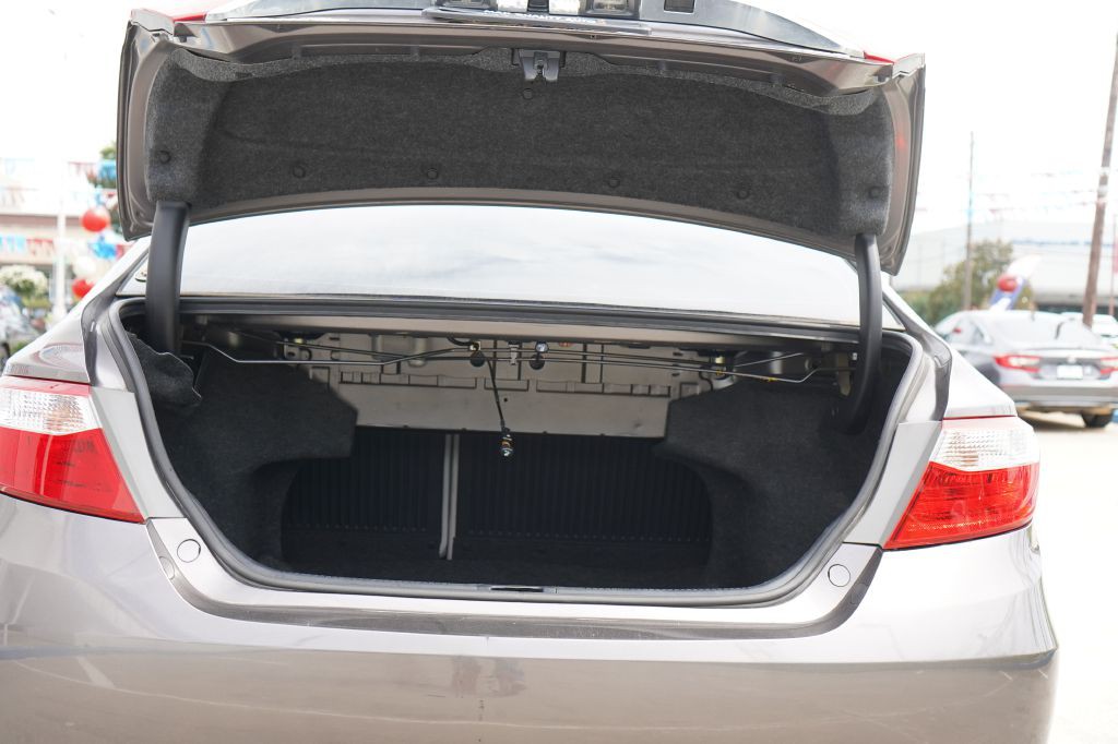 2015 Toyota Camry Image 21