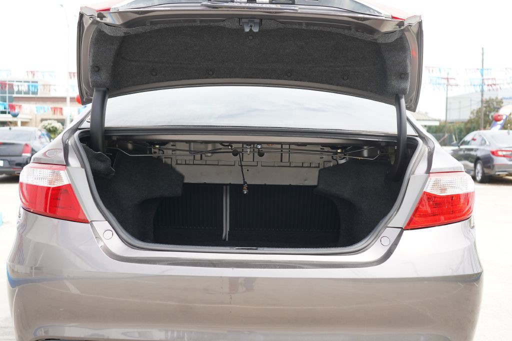 2015 Toyota Camry Image 22