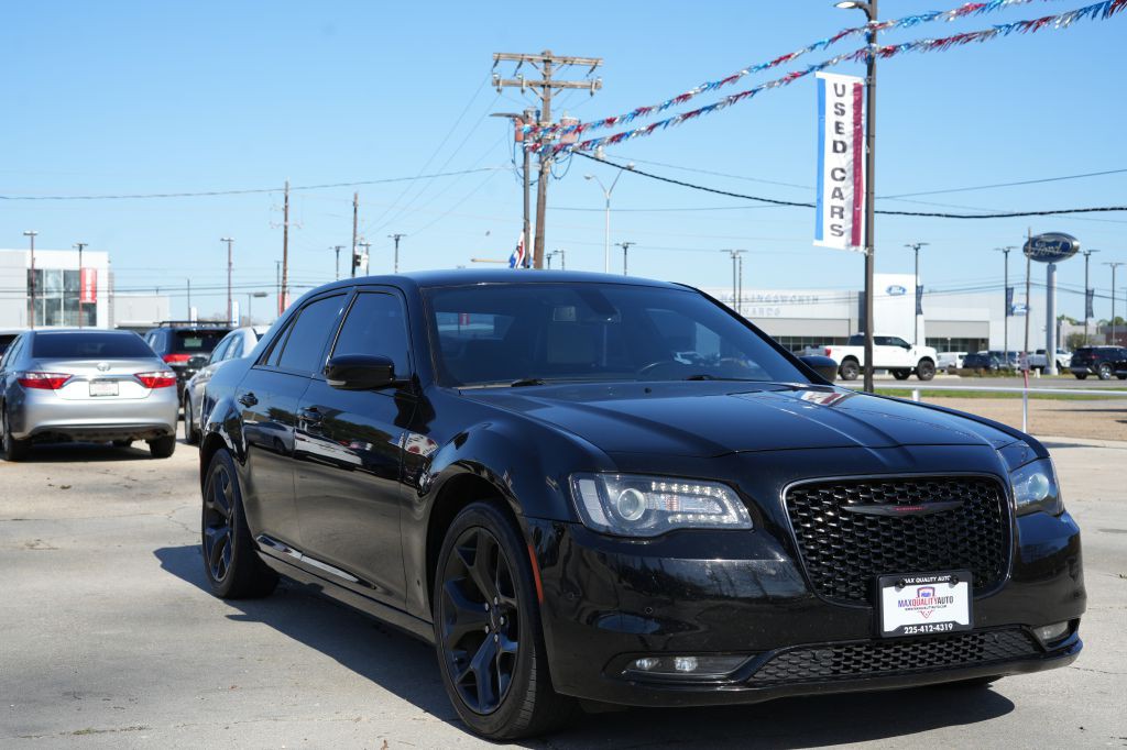 2021 Chrysler 300 Image 2