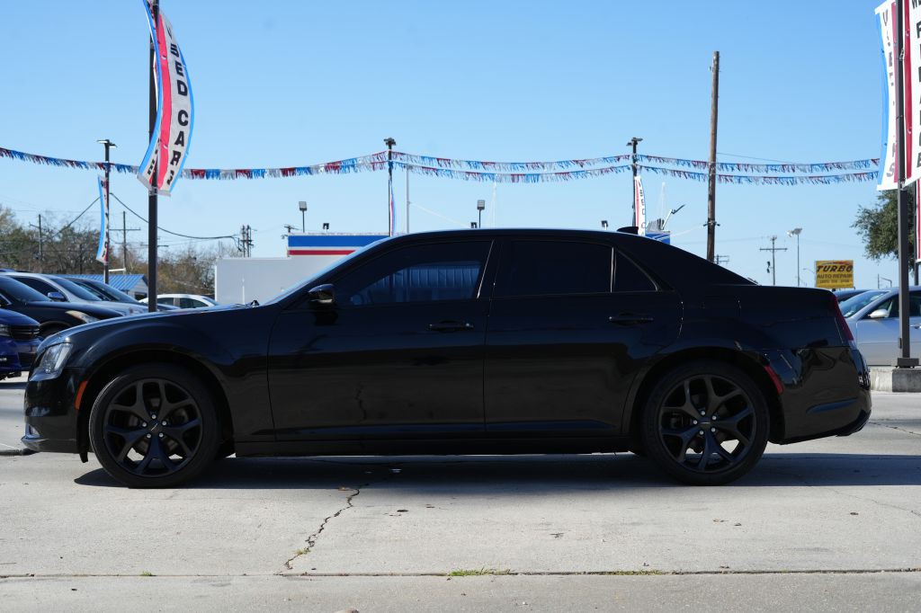2021 Chrysler 300 Image 4