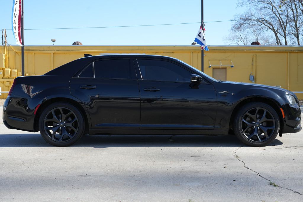 2021 Chrysler 300 Image 5