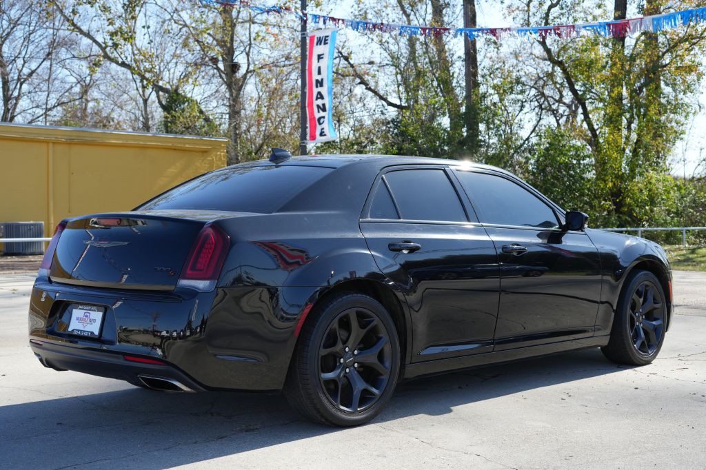 2021 Chrysler 300 Image 6