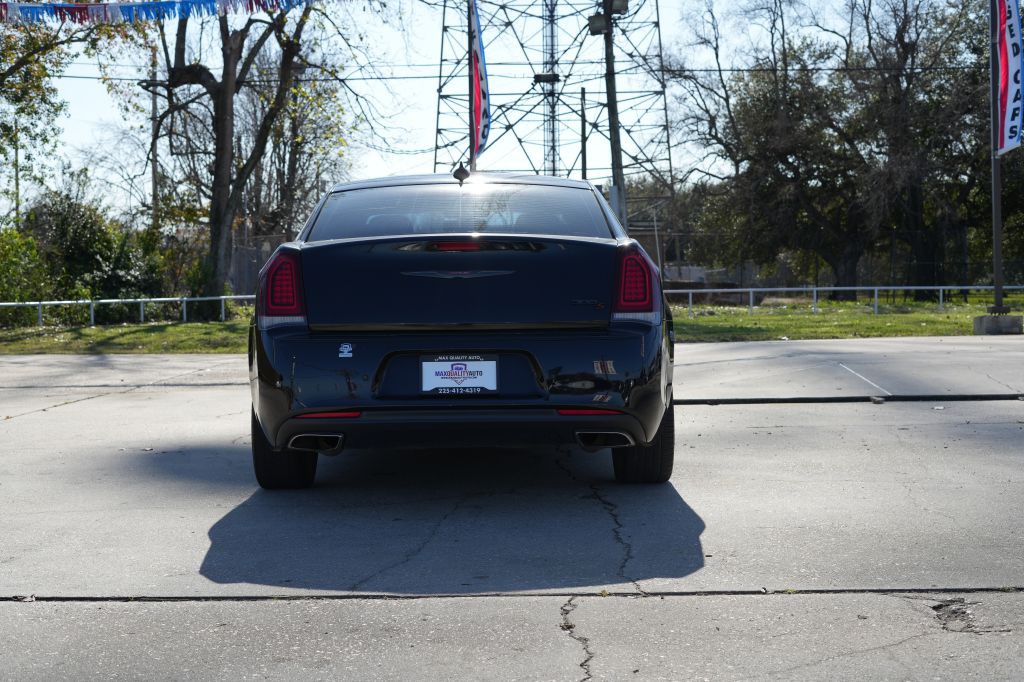 2021 Chrysler 300 Image 7