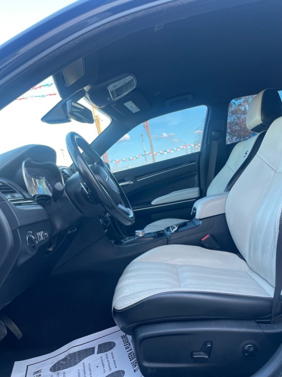 2021 Chrysler 300 Image 13